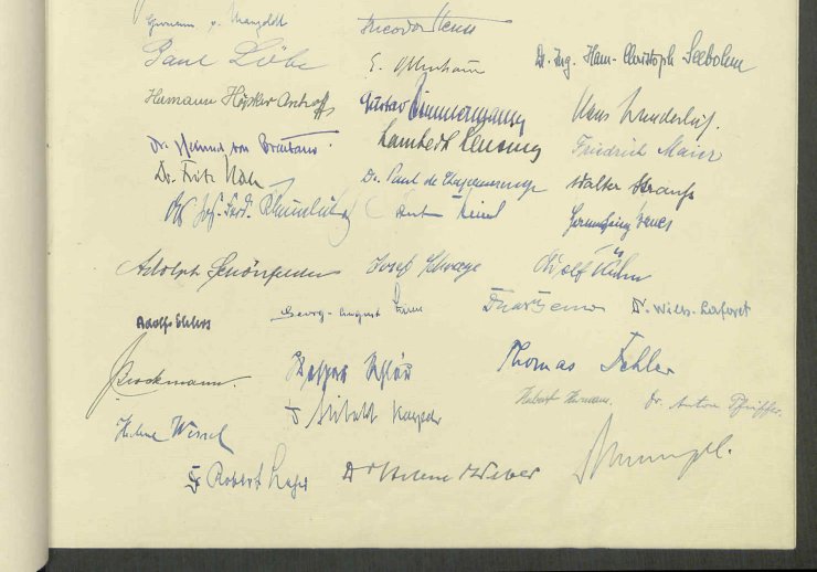 23. Mai 1949 – Goldenes Buch der Stadt Bonn, Band 1 (1926-1969) mit den Unterschriften der Mitglieder des Parlamentarischen Rates am Tag der Verkündung des Grundgesetzes, hier: erste Seite (Signatur: N01/395)
