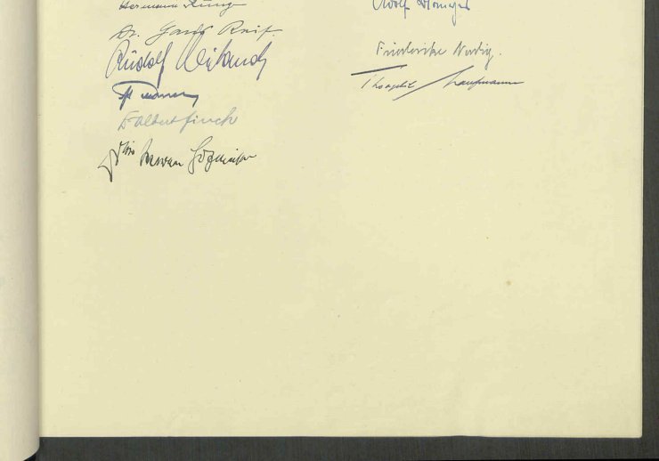 23. Mai 1949 – Goldenes Buch der Stadt Bonn, Band 1 (1926-1969) mit den Unterschriften der Mitglieder des Parlamentarischen Rates am Tag der Verkündung des Grundgesetzes, hier: zweite Seite (Signatur: N01/395)